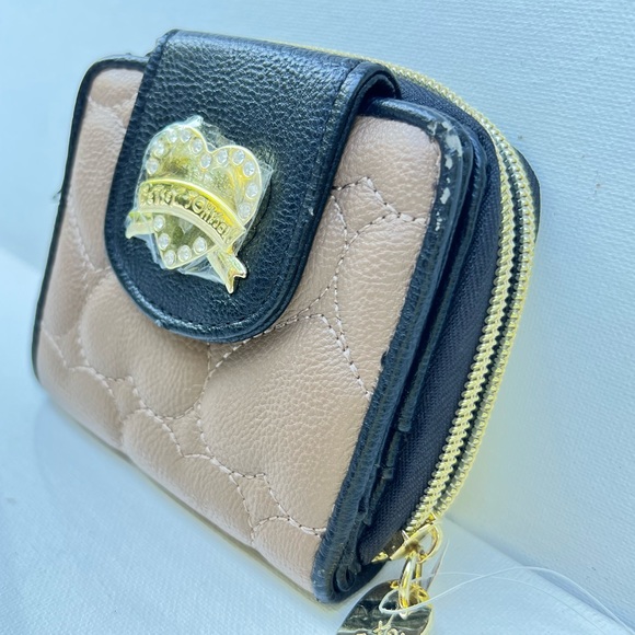Betsey Johnson Zip-Around Fold Hearts And Banners Quilted Wallet Coin Purse - Picture 5 of 10